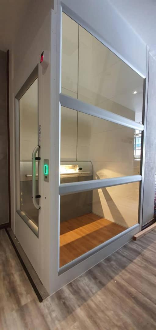 Vista Hotel 타와우 외부 사진