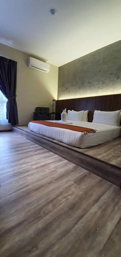 Vista Hotel 타와우 외부 사진